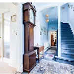 5 Double Bedroom House