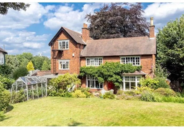 5 Double Bedroom House