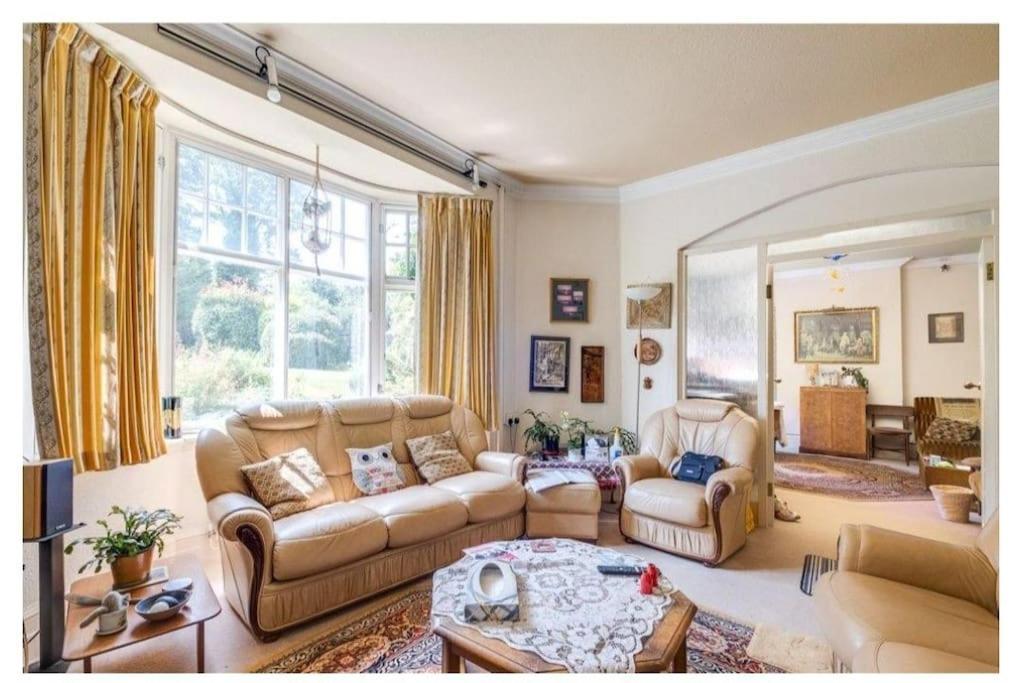5 Double Bedroom House