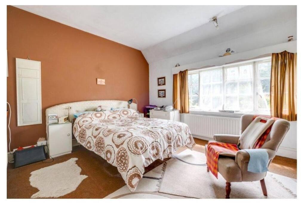 5 Double Bedroom House