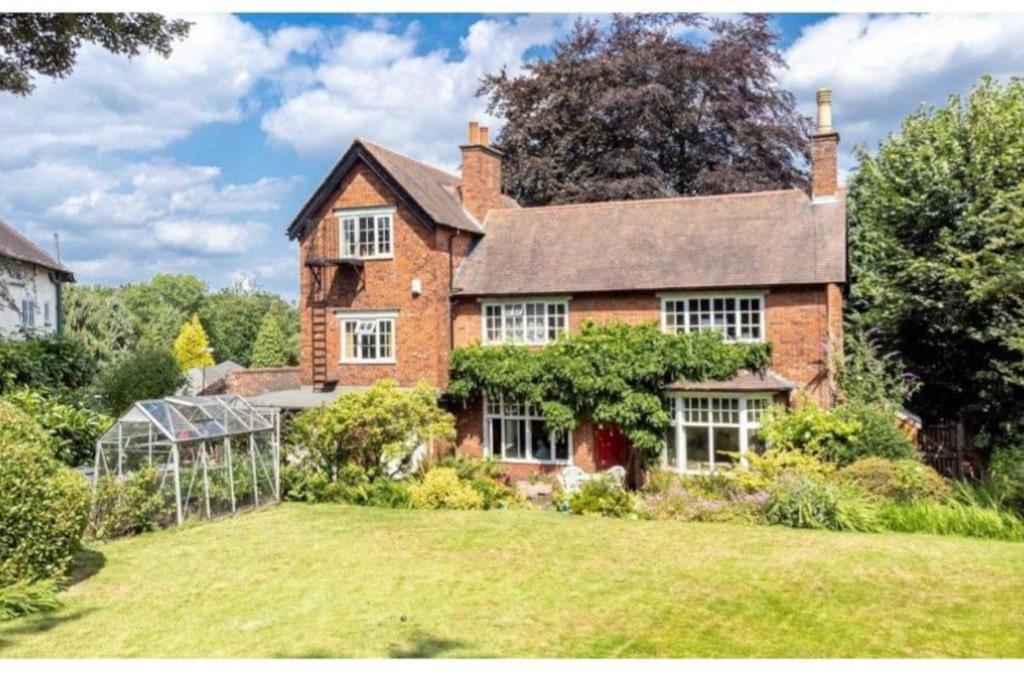 5 Double Bedroom House *